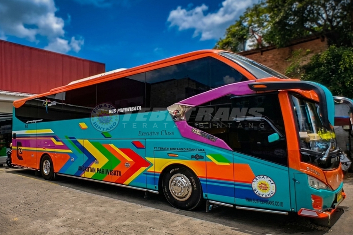 Perjalanan Profesional ke Menara Danareksa Jadi Lebih Berkesan Bersama TEBI Trans